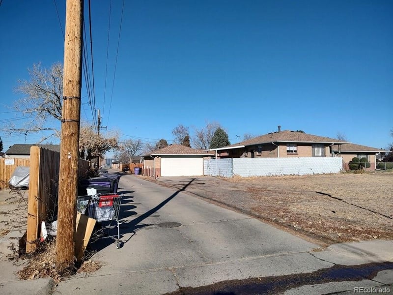 3601 N Monaco Pw, Denver, CO 80207