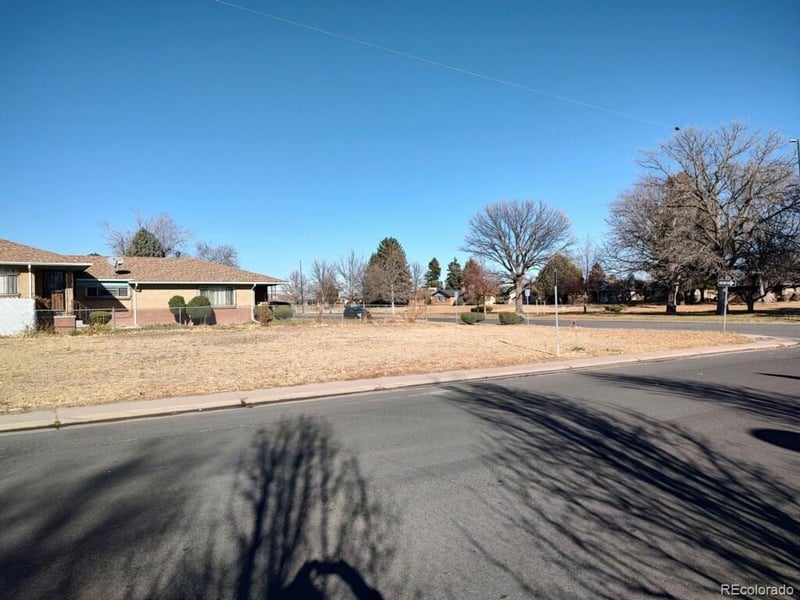 3601 N Monaco Pw, Denver, CO 80207