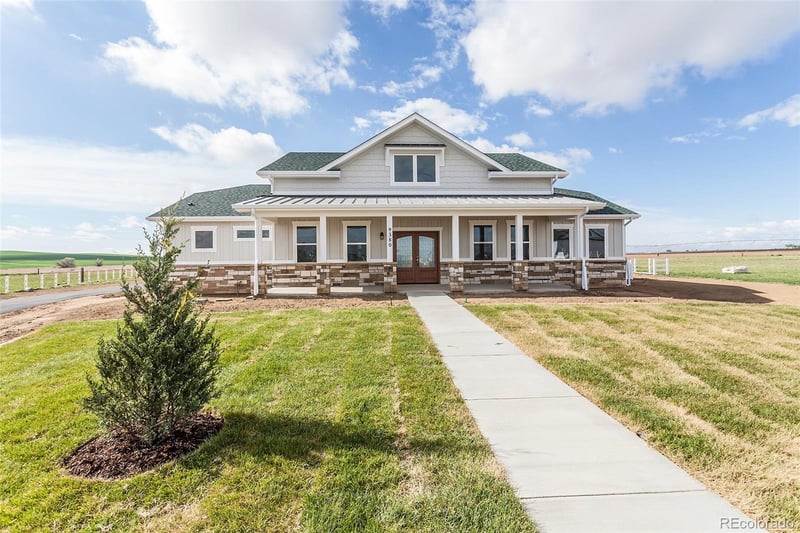 9380 Meadow Farms Dr, Milliken, CO 80543