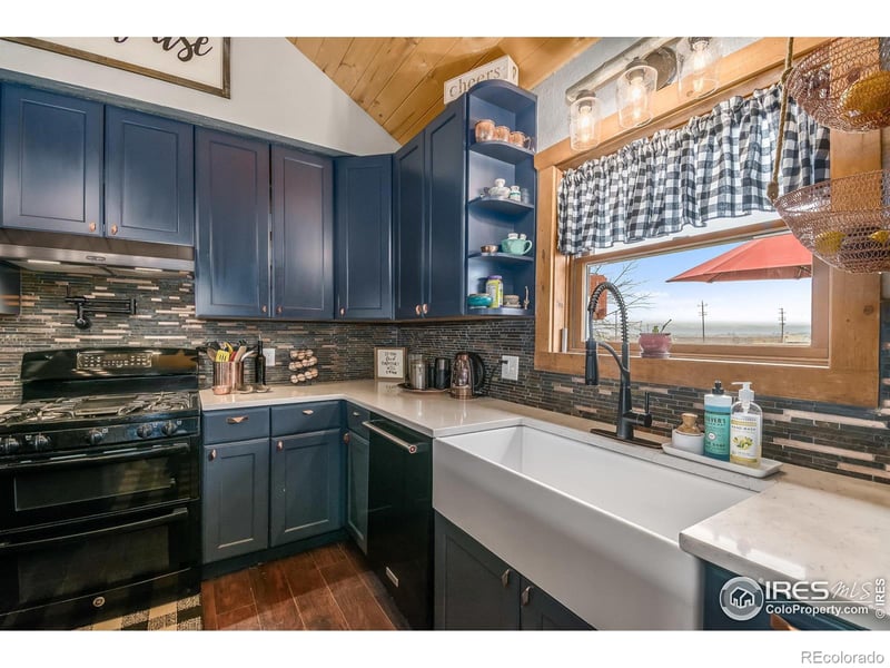 318 S 1st Ave, Ault, CO 80610
