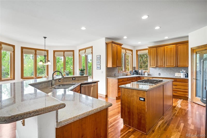 6732 S Wolff Ct, Littleton, CO 80128