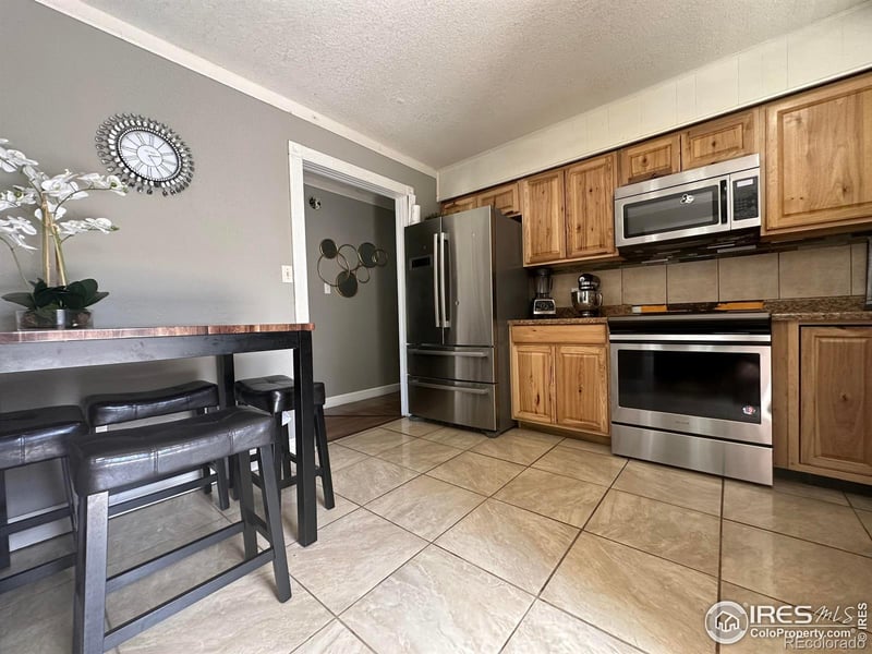 8186 Ivanhoe St, Dupont, CO 80024
