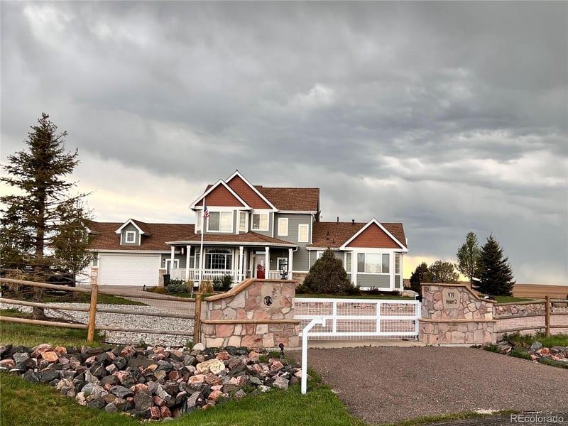 979 Inyokern Ct, Watkins, CO 80137