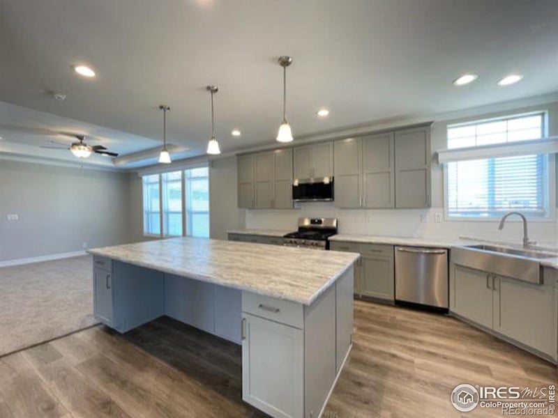 100 Juniper Cir, Log Lane Village, CO 80705