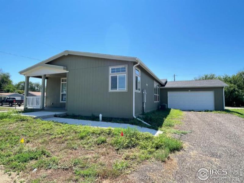 100 Juniper Cir, Log Lane Village, CO 80705