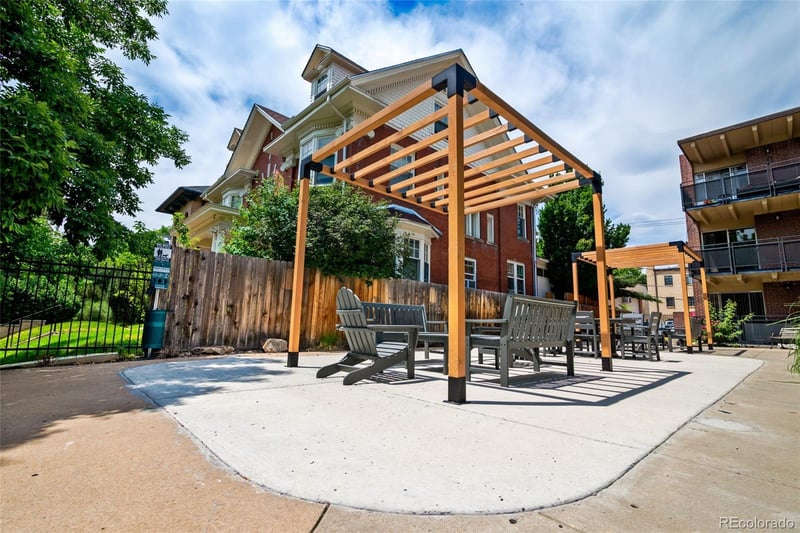999 Pearl St, Denver, CO 80203