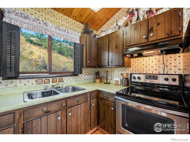 262 Elkridge Dr, Glen Haven, CO 80532