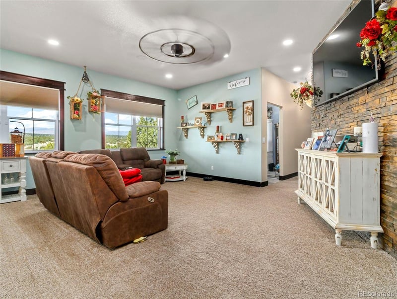 2280 Bronquist Rd, Pueblo, CO 81005
