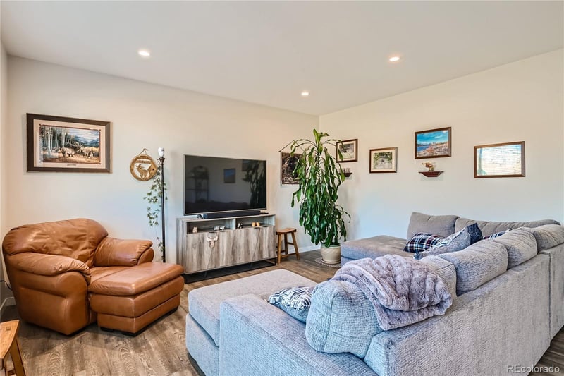 604 Chickadee Ln, Gypsum, CO 81637