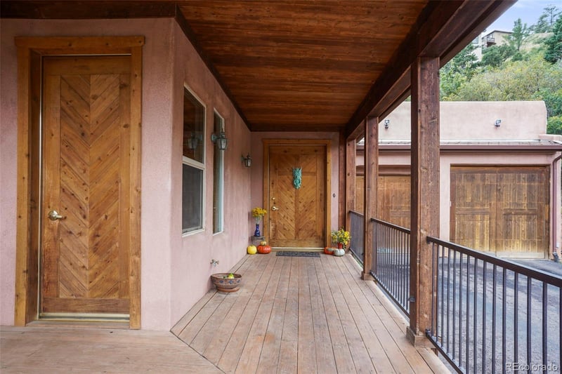 915 Oak Ridge Rd, Manitou Springs, CO 80829
