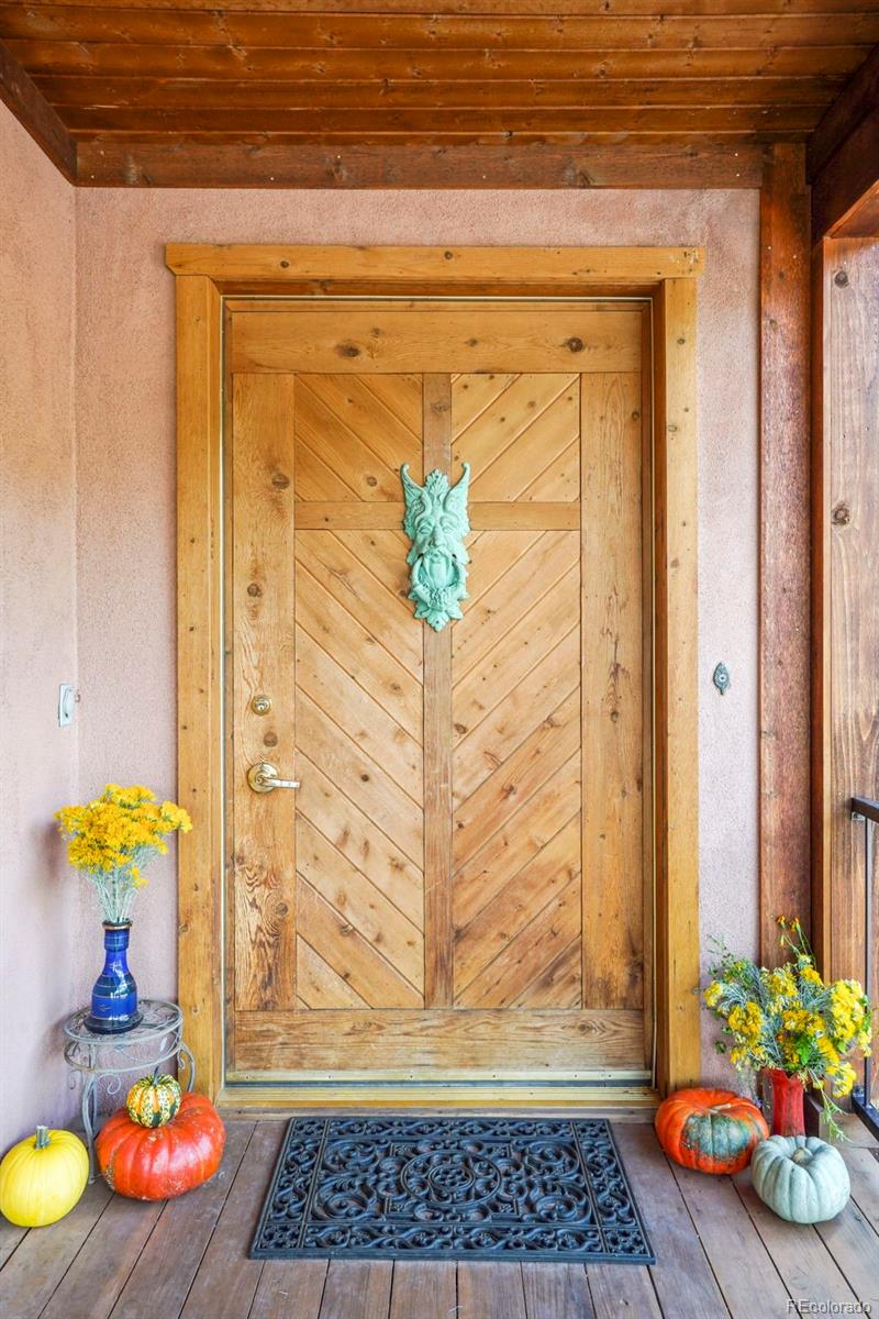 915 Oak Ridge Rd, Manitou Springs, CO 80829