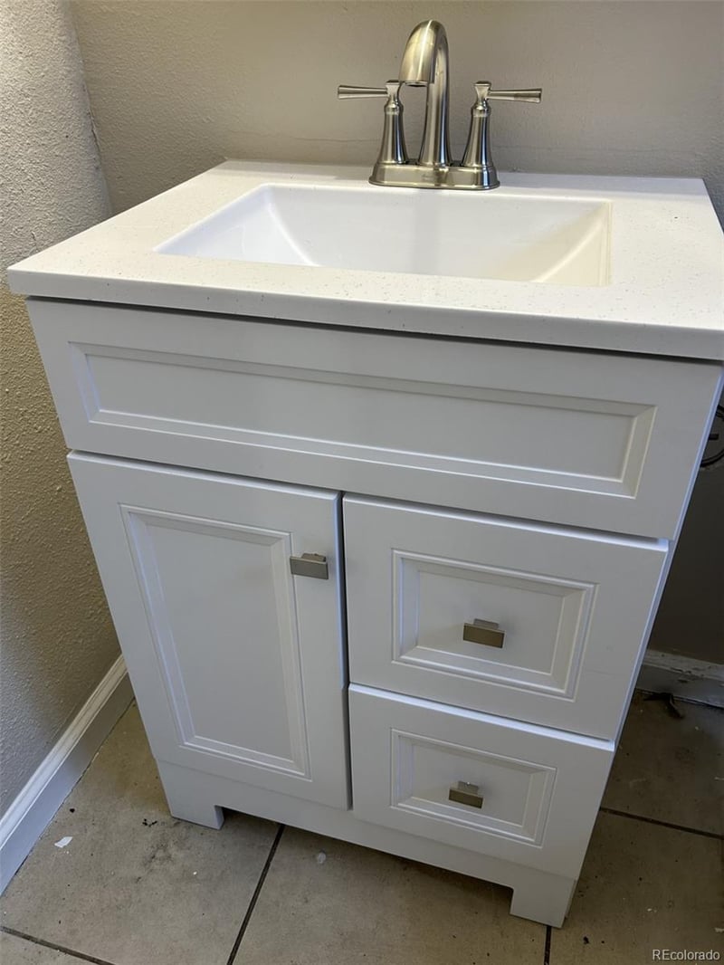 1480 Boston St, Aurora, CO 80010