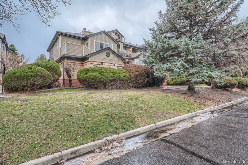 6001 S Yosemite St #H301, Greenwood Village, CO 80111