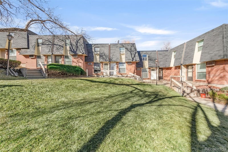 5815 S Pearl St, Centennial, CO 80121