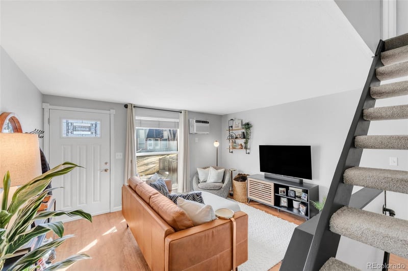 5815 S Pearl St, Centennial, CO 80121