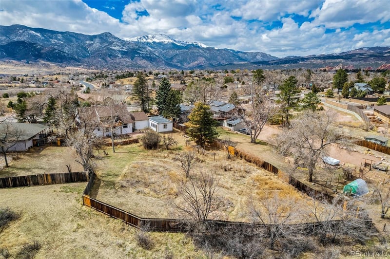 1815 Mesa Rd, Colorado Springs, CO 80904