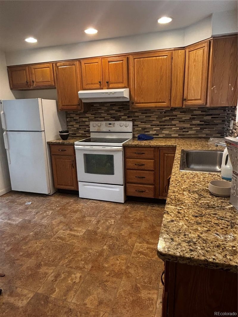 906 Moline St, Aurora, CO 80012