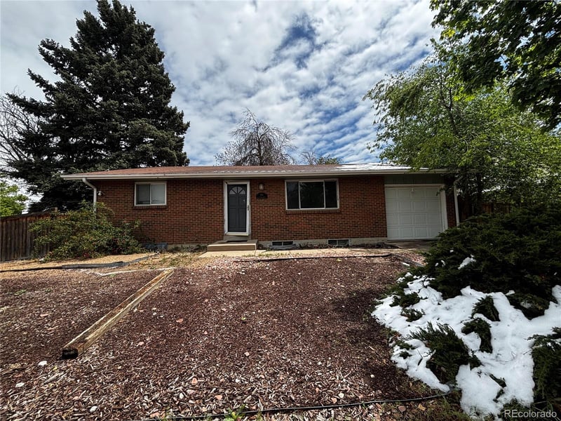 906 Moline St, Aurora, CO 80012