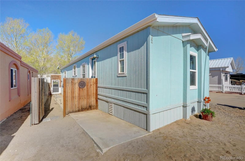 32 Arapaho Cir, Weldona, CO 80653