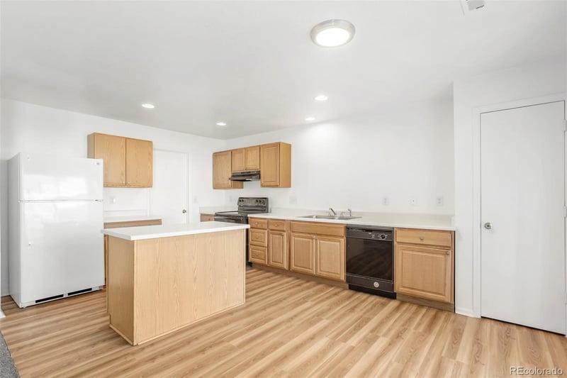 7945 Kittredge St, Englewood, CO 80112