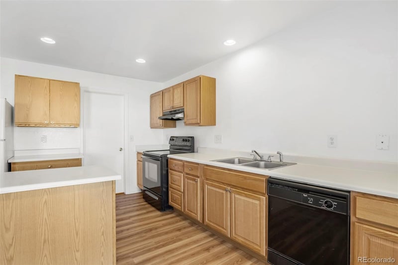 7945 Kittredge St, Englewood, CO 80112