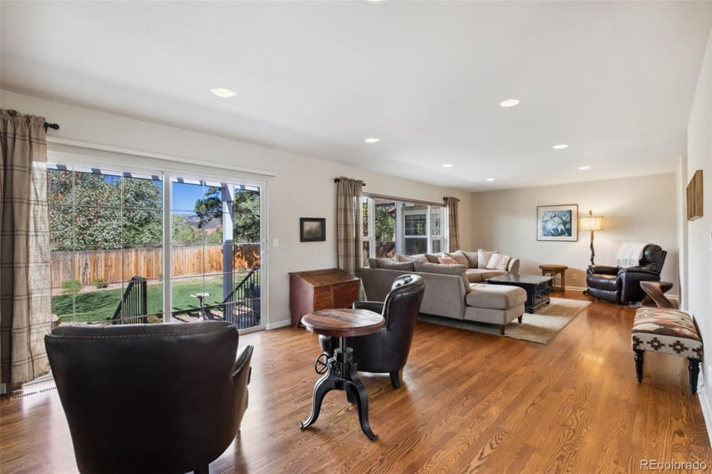 16 Friendship Ln, Colorado Springs, CO 80904