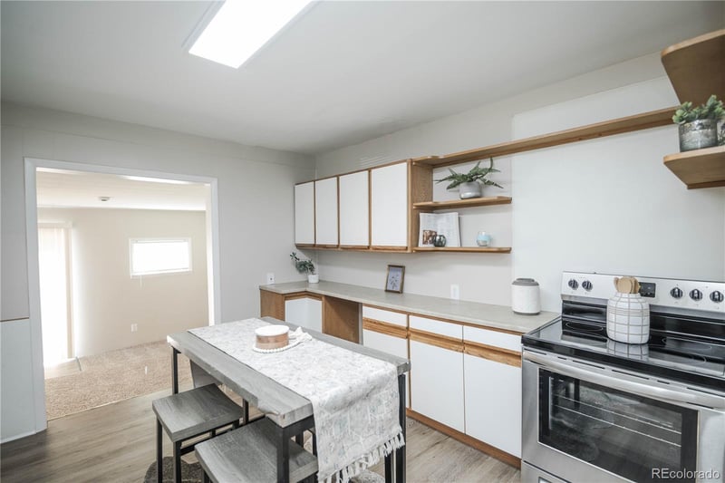 8260 Ivanhoe St, Dupont, CO 80024
