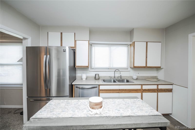 8260 Ivanhoe St, Dupont, CO 80024