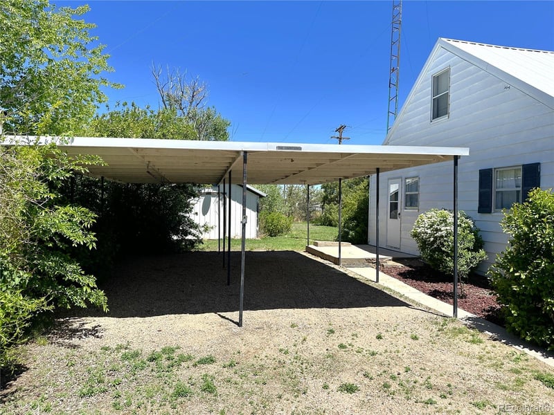92 Nolan St, Genoa, CO 80818