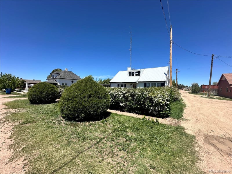 92 Nolan St, Genoa, CO 80818