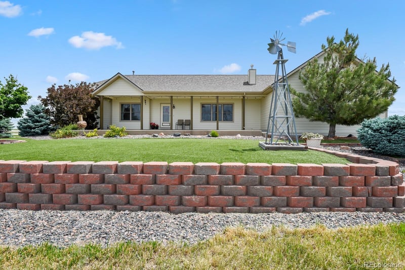 5363 S Juliet Ct, Strasburg, CO 80136