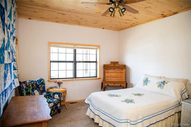 239 Amethyst Dr, Creede, CO 81130