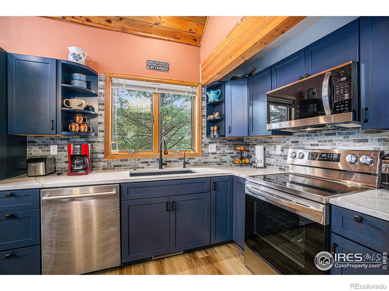 165 Elkridge Dr, Glen Haven, CO 80532
