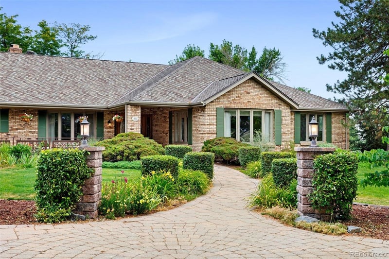 715 Front Range Rd, Littleton, CO 80120
