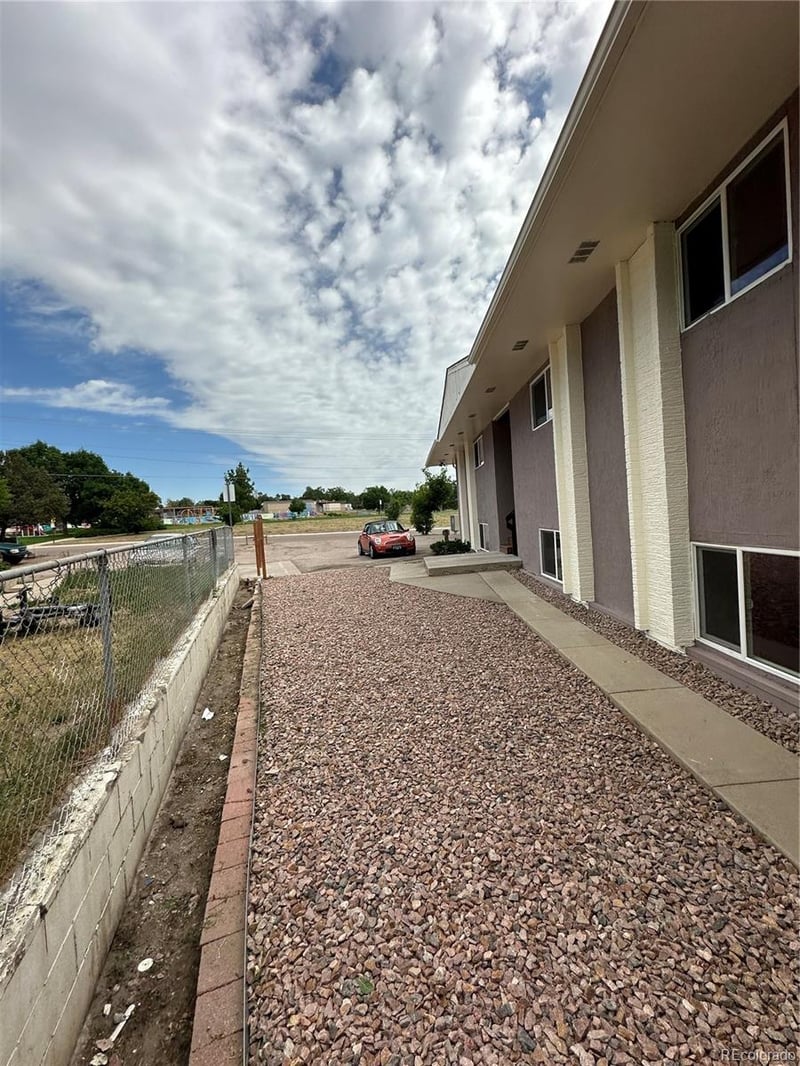 2135 Preuss Rd, Colorado Springs, CO 80910