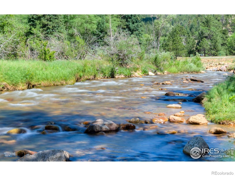 22251 S Saint Vrain Dr, Lyons, CO 80540