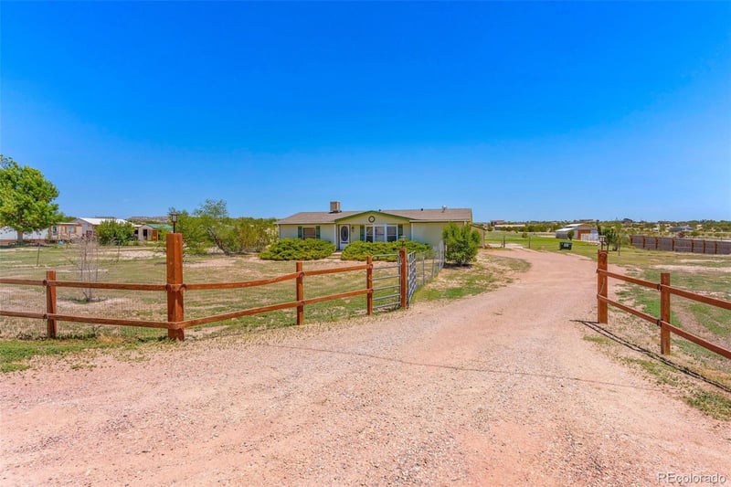 980 Q St, Penrose, CO 81240