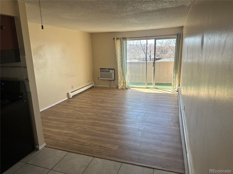 561 Geneva St #302, Aurora, CO 80010