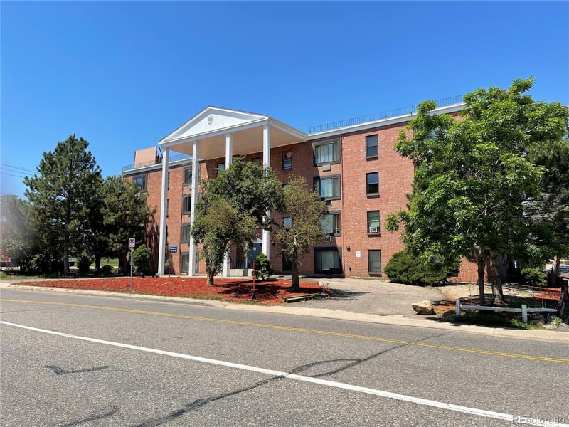 152 Del Mar Cir, Aurora, CO 80011