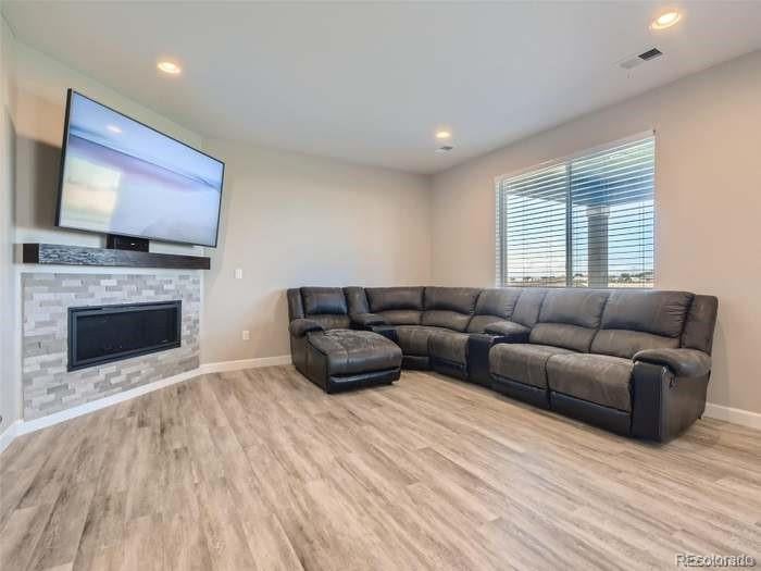 27431 10th Dr, Aurora, CO 80018
