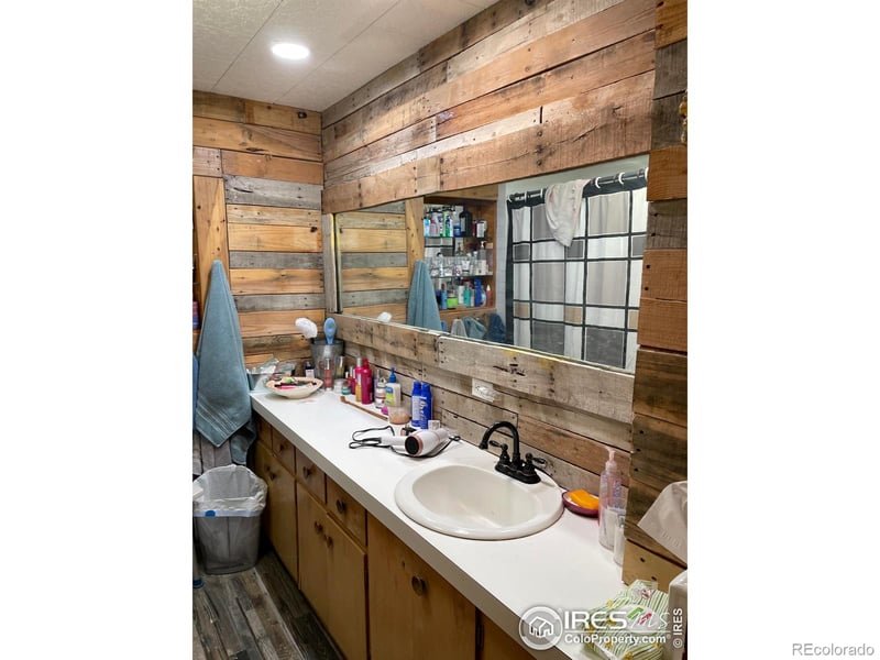 826 E 1st St, Wray, CO 80758