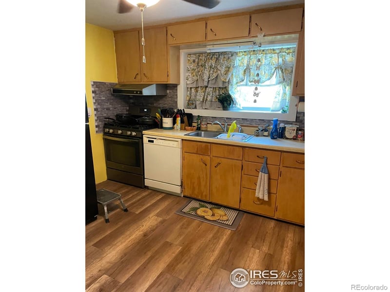 826 E 1st St, Wray, CO 80758