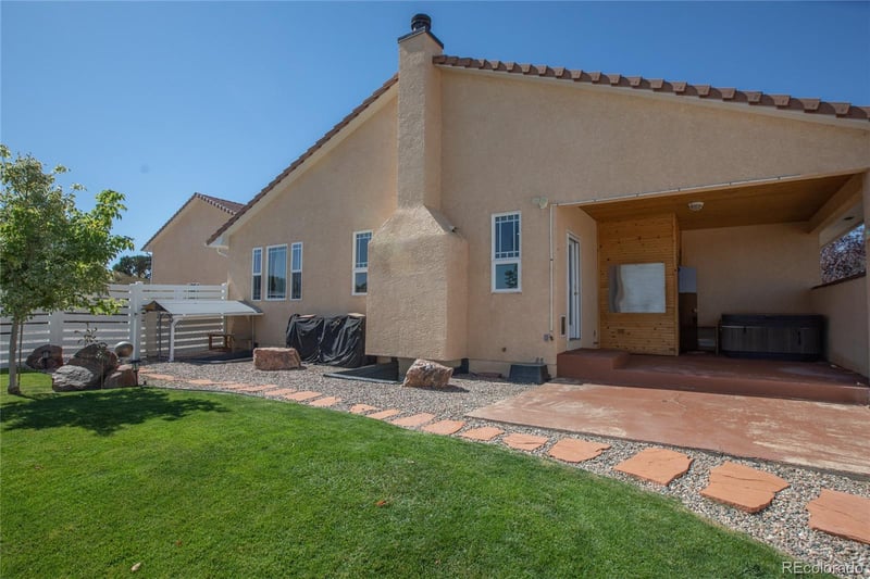 222 S Los Olivos Dr, Pueblo West, CO 81007
