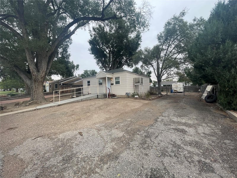 2960 San Isabel Ave, Pueblo, CO 81008