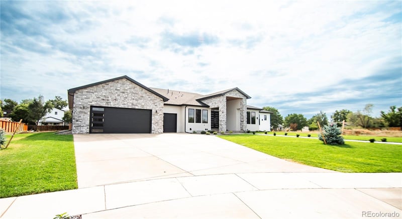 8820 W Alaska Pl, Lakewood, CO 80226