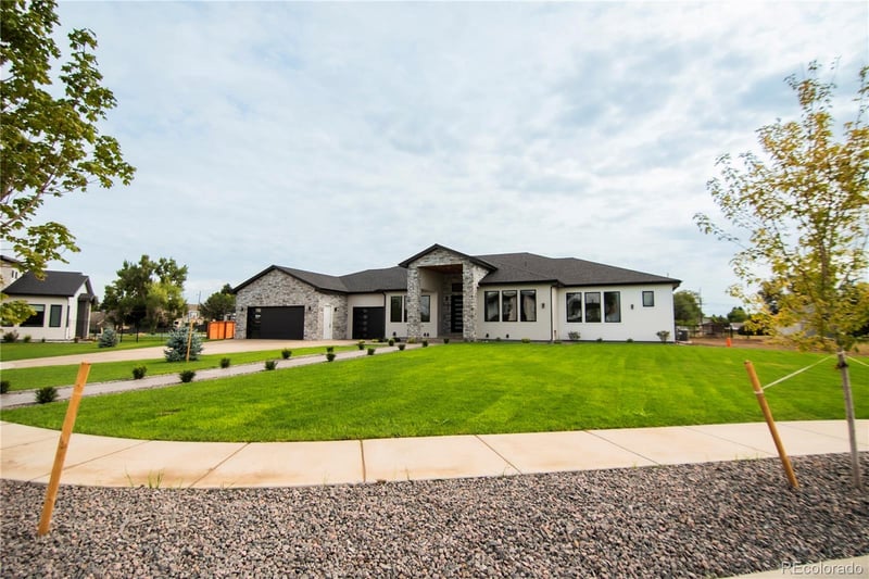 8820 W Alaska Pl, Lakewood, CO 80226