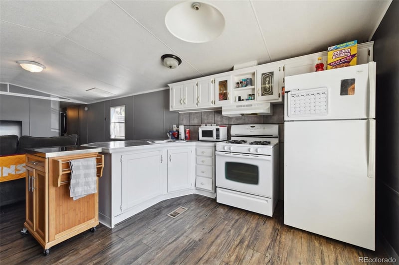 9400 Elm Ct, Denver, CO 80260