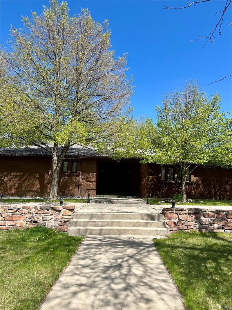 3820 S Elkhart St, Aurora, CO 80014