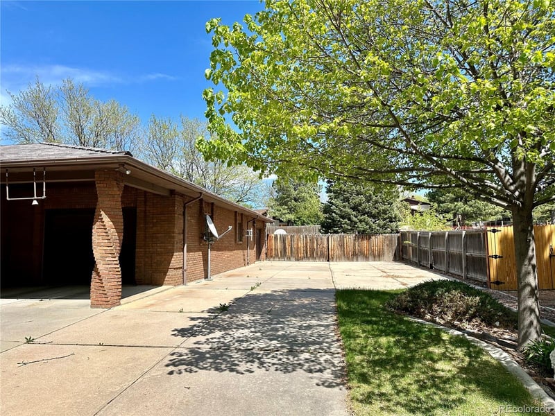 3820 S Elkhart St, Aurora, CO 80014