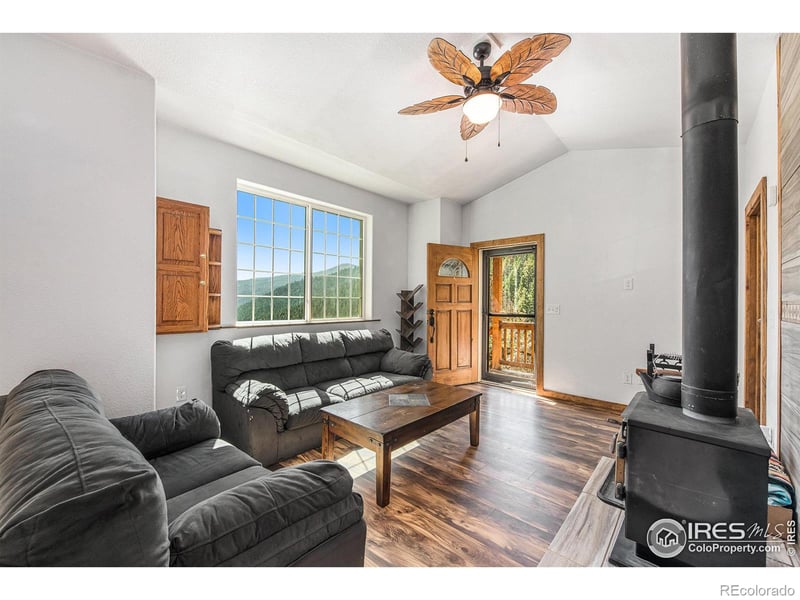 1368 Dunraven Glade Rd, Glen Haven, CO 80532